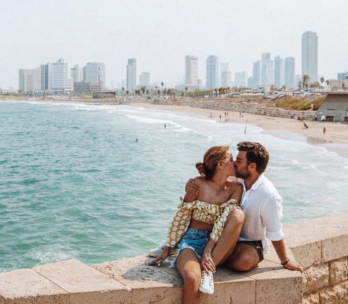 Thưởng thức ẩm thực ở Tel Aviv, Israel: Ngoài cuộc sống về đêm sôi động, Tel Aviv còn có nền ẩm thực đáng nể, nơi bạn có thể thưởng thức những món cá tươi ngon và các đặc sản đậm đà hương vị Israel.
