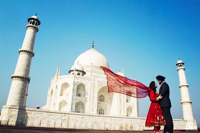 Agra, Ấn Độ: Agra có công trình được mệnh danh là biểu tượng của tình yêu - lăng Taj Mahal. Ngoài ra, bạn còn có thể tham quan pháo đài Arga, lăng mộ I'timād-ud-Daulah hay Akbar.