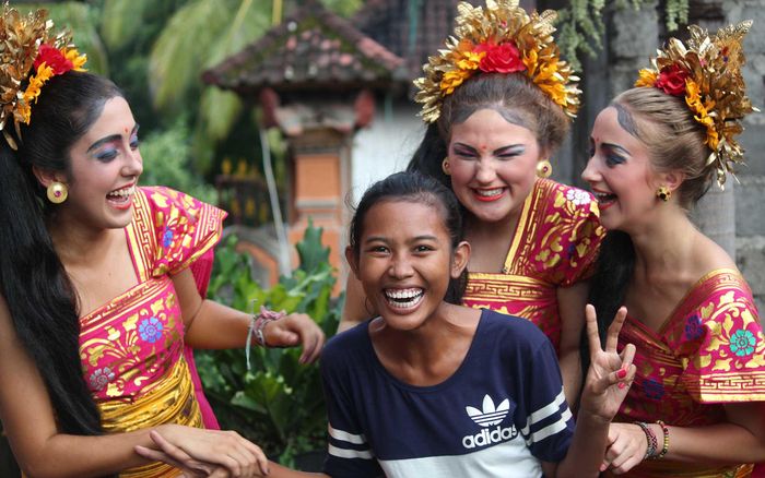  Khả năng nói tiếng Anh của người Bali khá tốt. Ảnh: Kelena. 