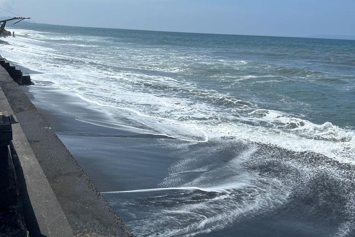  Bãi biển ở Bali không lung linh như trên mạng. Ảnh: DMARGE. 