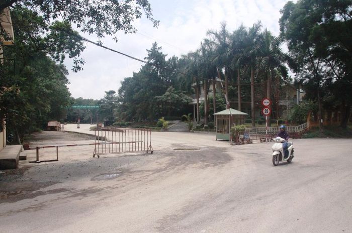 Đường vào Khu liên hiệp xử lý rác thải Sóc Sơn. Ảnh Công Trình