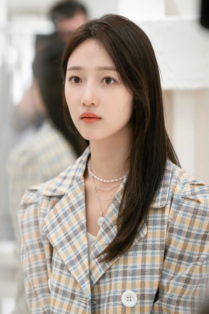 Pyo Ye Jin thành công nhờ những vai diễn phụ trong các bộ phim truyền hình đình đám. Ảnh: Soompi, Theqoo.