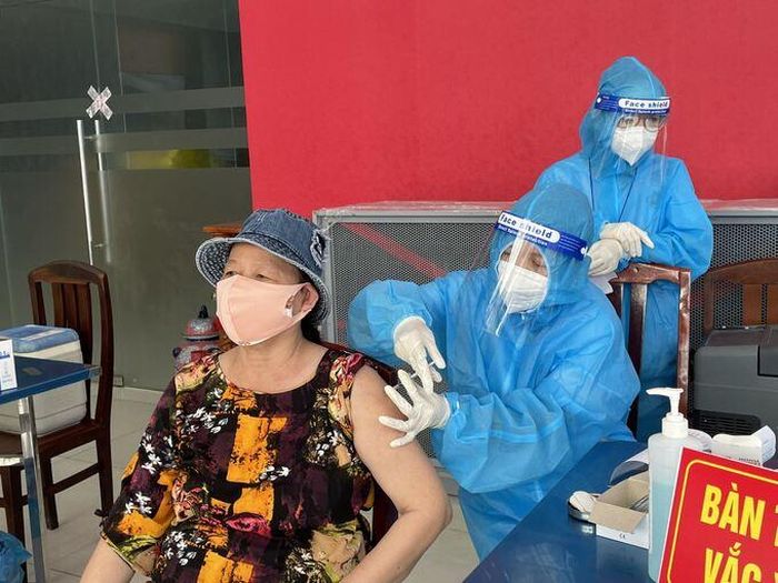 Ngày 16/6: Ca COVID-19 mới giảm còn 774, số khỏi bệnh gấp 12 lần.