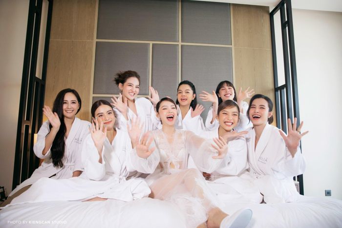  Minh Hằng cùng hội bạn thân bao gồm Đông Nhi, Khả Ngân, Phạm Quỳnh Anh... 