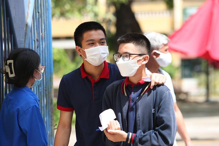 Kỳ thi tuyển sinh lớp 10 năm nay được xem là cực kỳ khó khăn khi có tới gần 30.000 thí sinh sẽ không được vào các trường THPT công lập.