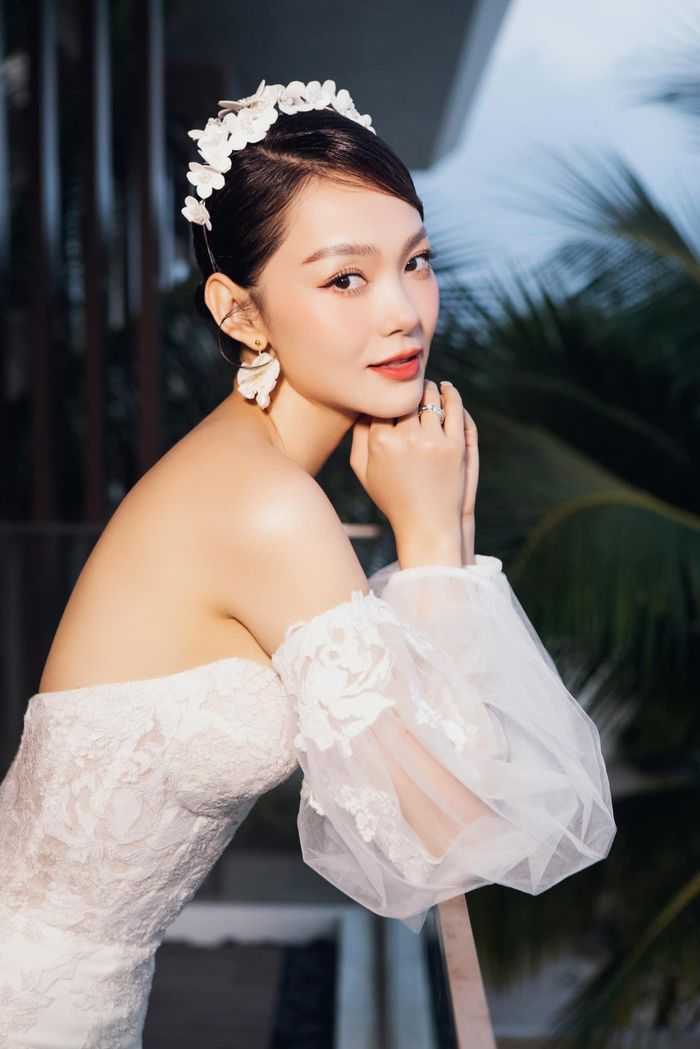 Hai mẫu váy cưới trong hôn lễ của Minh Hằng. Ảnh: NVCC.