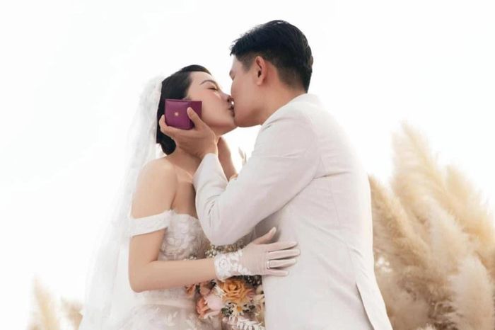  Minh Hằng muốn giấu danh tính chồng nhưng thất bại. 