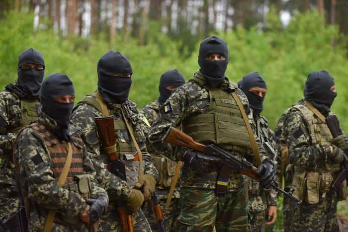  Chiến sự tại Ukraine hiện đã bước sang ngày thứ 116. Tâm điểm các trận đánh tiếp tục nằm ở miền Đông Ukraine, nơi quân Nga đang tập trung lực lượng tiến đánh hai thành phố Sievierodonetsk và Lysychansk. Nếu chiếm được hai thành phố này, Moscow sẽ kiểm soát hoàn toàn tỉnh Luhansk của Ukraine. Ảnh: AFP. 
