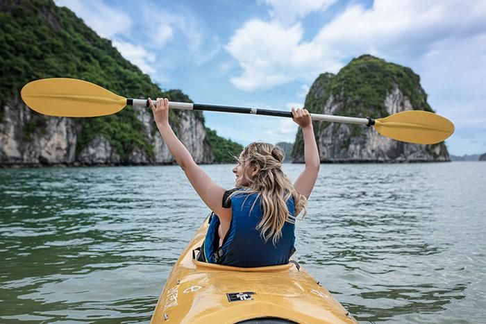 Trải nghiệm kayak trên vịnh Hạ Long. Ảnh: Vũ Hoàng Hiệp