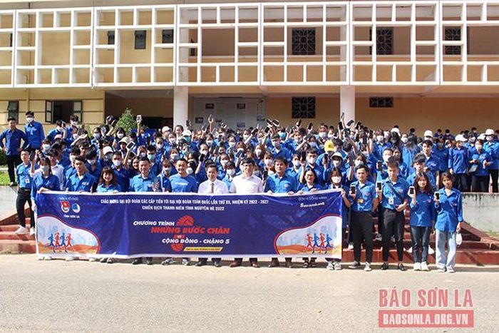 500 ĐVTN tham gia hưởng ứng chương trình "Những bước chân vì cộng đồng" chặng 5.