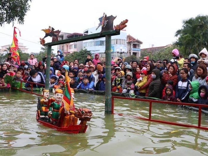 Tiết mục múa rối "Sự tích Hồ gươm". Ảnh: Mạnh Minh - TTXVN