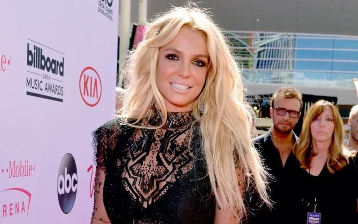 Britney Spears bị bố ruột đệ đơn kiện.