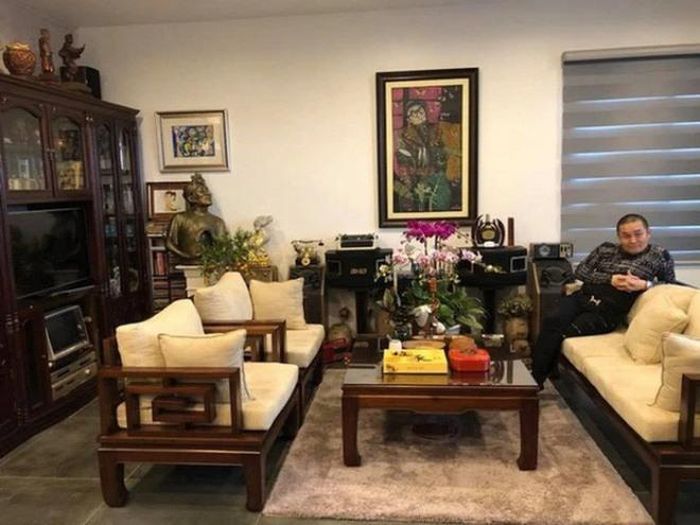 Nghệ sĩ Xuân Hinh sở hữu tới 2 căn nhà. Gia đình nam nghệ sĩ thường xuyên sống ở căn nhà trên phố cổ Hà Nội. Ảnh: FBNV