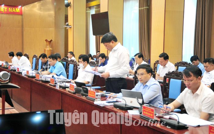 Lãnh đạo Sở Tài chính báo cáo nhiệm vụ thu chi ngân sách. Ảnh: Việt Hòa