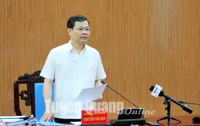 Đồng chí Chủ tịch UBDN tỉnh Nguyễn Văn Sơn kết luận phiên họp. Ảnh: Việt Hòa