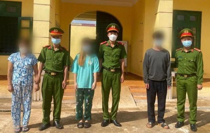 Các đối tượng bị lực lượng Công an huyện Đắk Song bắt giữ.
