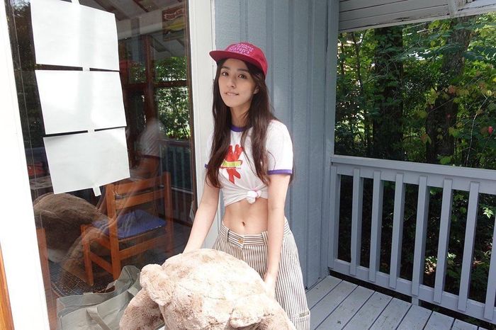 Yurina Yanagi cao 1,67 m. Chiều cao trở thành lợi thế để cô phát triển sự nghiệp người mẫu song song với vai trò diễn viên. Ngoài ra, vóc dáng cũng là điểm mạnh của Yurina Yanagi. Cô có vòng eo săn chắc nhờ chăm chỉ luyện tập. 