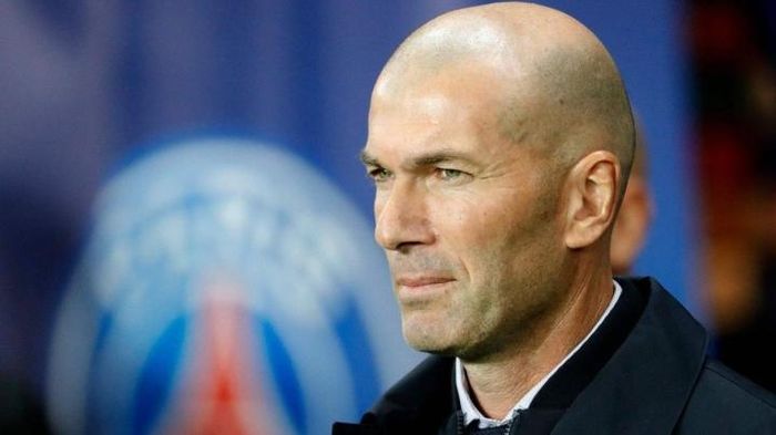 Zidane không tiết lộ điều gì liên quan tới tin đồn giữa ông và PSG (Ảnh: Sport)
