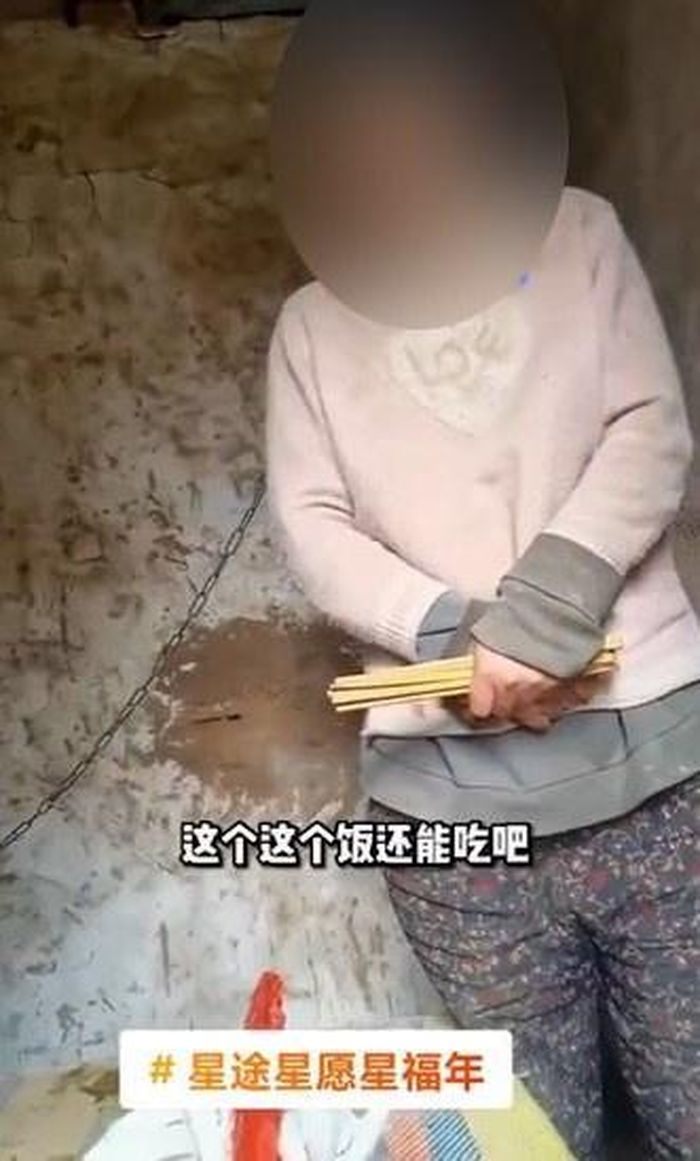  Người phụ nữ bị xích cổ trong nhà kho ở Từ Châu. Ảnh: BBC. 
