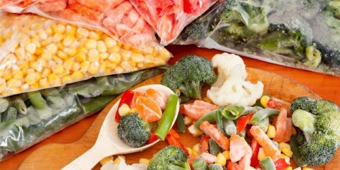 Mặc dù hầu hết các loại rau củ đông lạnh không có thêm phụ gia và chất bảo quản nhưng một số loại vẫn có thể chứa muối, đường, gia vị hoặc nước sốt.