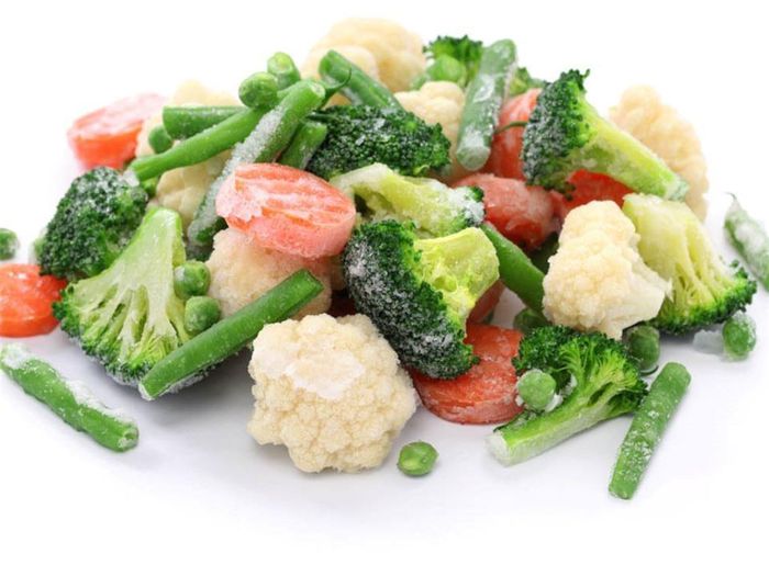 Rau củ đông lạnh là một thực phẩm thuận tiện, giá cả phải chăng và có sẵn quanh năm. Tăng lượng rau củ hàng ngày đem lại một số lợi ích sức khỏe.