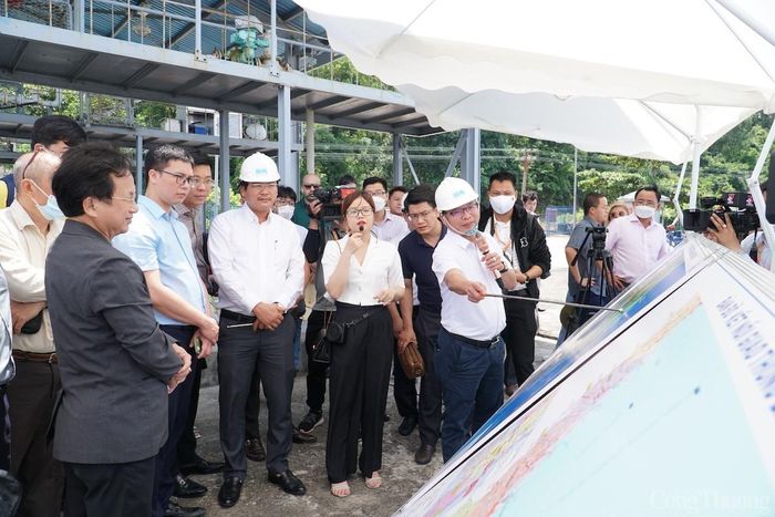 Các doanh nghiệp, nhà đầu tư tham quan, tìm hiểu dự án Cảng Đà Nẵng sáng 25/6