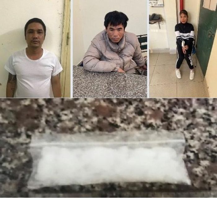 Các đối tượng Chính, Hùng, Thảo và số ma túy tang vật bị thu giữ.