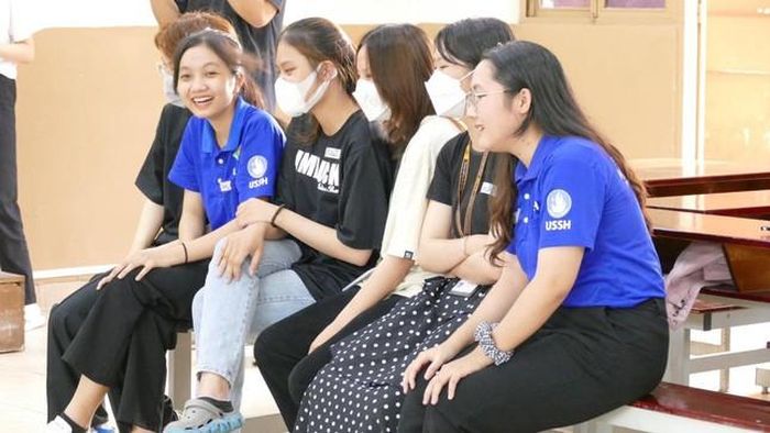 Buổi tập huấn kỹ năng của đội hình Chuyên Văn minh Học đường.