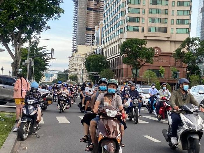 Khu vực này có lượng phương tiện qua lại khá đông vào buổi chiều.