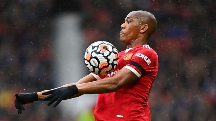 Martial có thể phải chấp nhận dự bị ở Man Utd mùa tới.