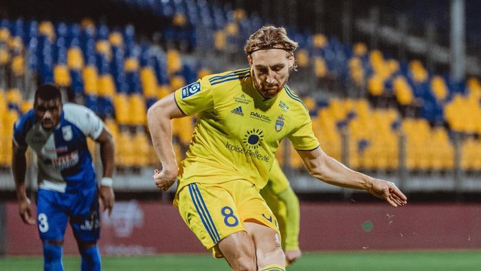 Nếu gia nhập Pau FC, Quang Hải sẽ phải cạnh tranh vị trí với tiền vệ tấn công Victor Lobry