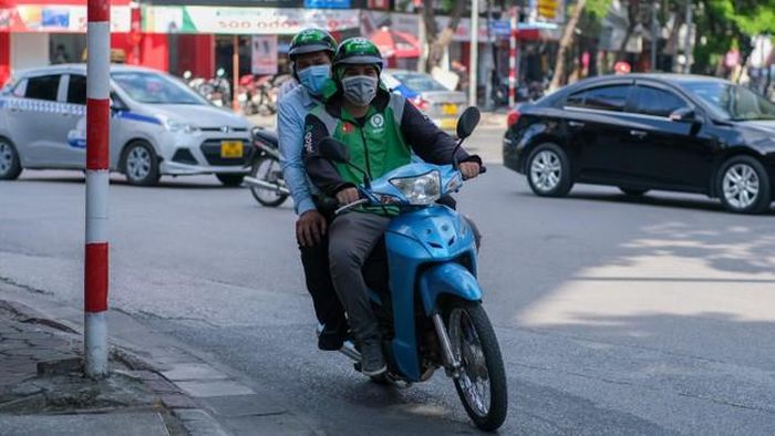 Công việc đòi hỏi người lái có sức khỏe tốt bởi thường xuyên làm việc cả ngày ngoài trời.