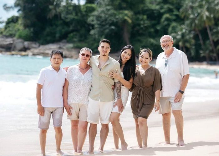  Tristan Do có cuộc sống hạnh phúc ở Thái Lan sau khi chọn nơi này làm quê hương lập nghiệp. Anh từng khoác áo BEC Toro, Muangthong United và hiện tại là Bangkok United. 