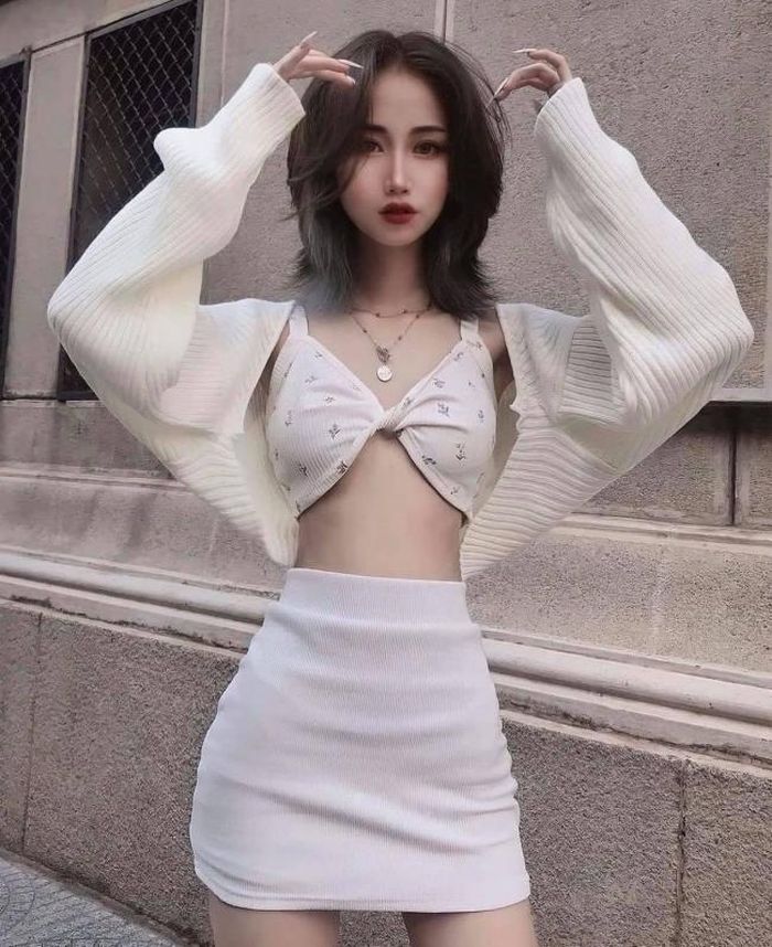 Thật sự đã có không ít cô nàng bị đánh giá “kém duyên” với hình ảnh hở hang, thiếu vải, chẳng thích hợp khi đi ra ngoài đường.