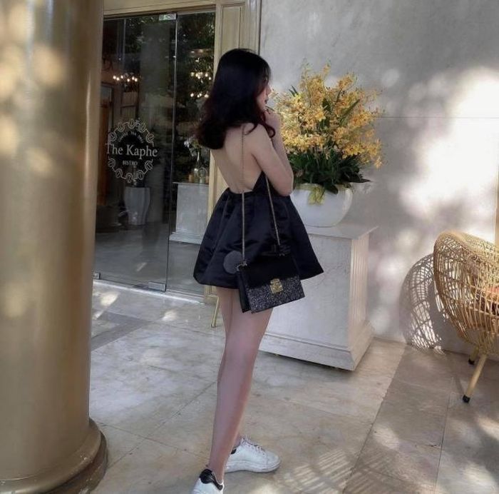 Chính bởi vậy, một lời khuyên cho chị em rằng hãy tiết chế nhất có thể việc ăn mặc hớ hênh khi ra đường.