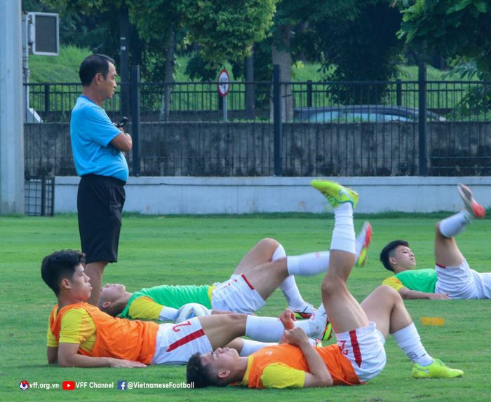 Đội tuyển U19 Việt Nam tập buổi đầu tiên tại Jakarta. ảnh VFF