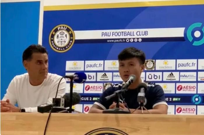 HLV Didier Tholot của Pau FC cho rằng Quang Hải không giống Messi.