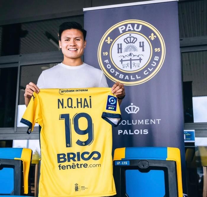 Quang Hải ký 2 năm với Pau FC.