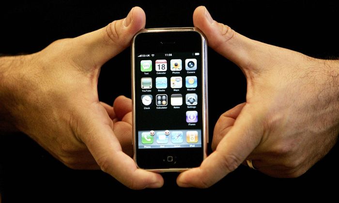  Chỉ sau 74 ngày phát hành, Apple thông báo rằng đã bán được 1 triệu chiếc iPhone 2G trên toàn thế giới. Ảnh: Getty. 