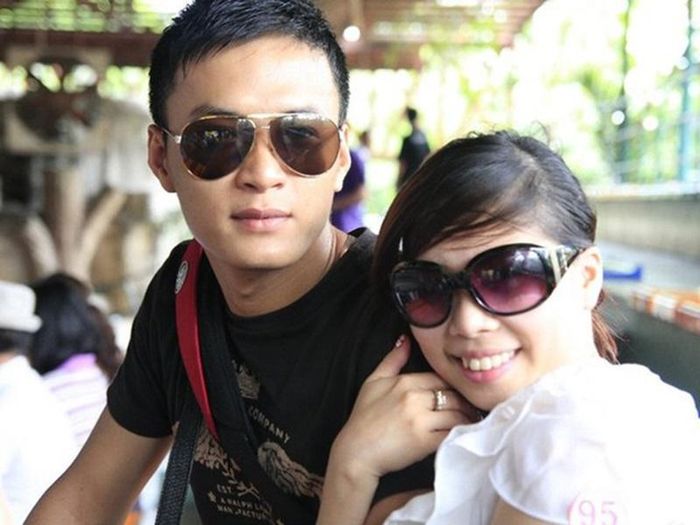 Hồng Đăng thường đột xuất lãng mạn với vợ để vợ vui. “Có khi chẳng là ngày gì, tôi vẫn muốn hai vợ chồng cùng đi spa, mua trang sức, mua túi xách”, nam diễn viên tâm sự trong cuộc phỏng vấn với Dân Trí. Ảnh: FBNV