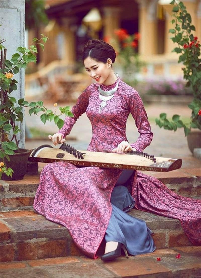 Áo dài truyền thống Việt được mặc nhiều vào dịp lễ, Tết. Ảnh: hoilhpn.org.vn.