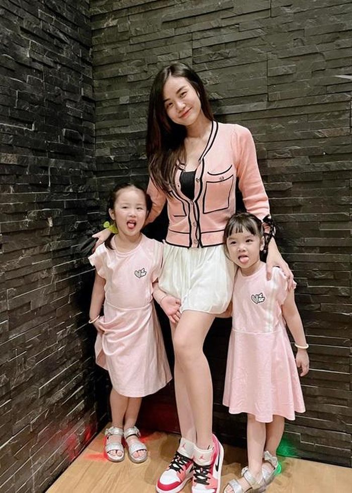 Bảo Ngọc hiện tại vui vẻ với cuộc sống mẹ đơn thân của hai bé gái.