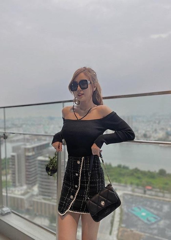 Ít ai nghĩ rằng vợ cũ Hoài Lâm từng 2 lần sinh nở bởi vóc dáng cô đầy thon gọn.