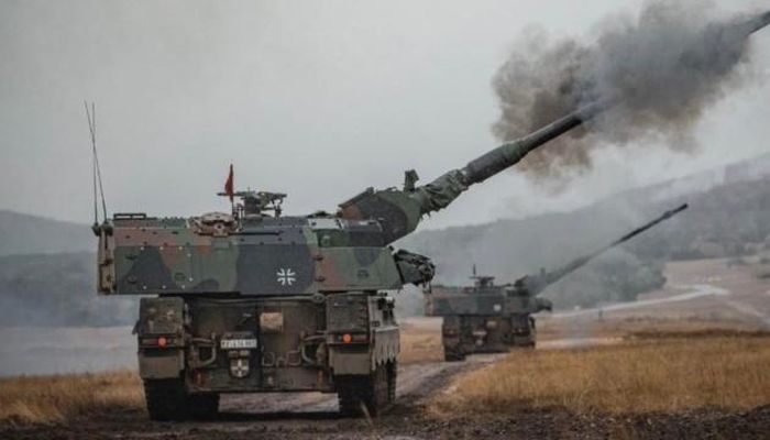 Việc giao pháo tự hành PzH 2000 vẫn chưa hoàn thành vào thời điểm này. Trong khi đó, chính phủ Đức lại tiếp tục thông báo sẽ chuyển giao thêm một lô PzH 2000 nữa cho Kyiv, có thể số lượng sẽ được nâng lên thành 24 khẩu, tương đương 1 tiểu đoàn.