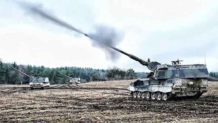 Không chỉ có vậy, chính kênh truyền hình Zvezda của Bộ Quốc phòng Nga cũng gặp phải trường hợp "việt vị", khi họ quá nóng vội đã đăng tải đoạn video với chú thích phá hủy pháo tự hành CAESAR, nhưng sau đó phải đính chính rằng đó chỉ là một khẩu 2S7 Pion.