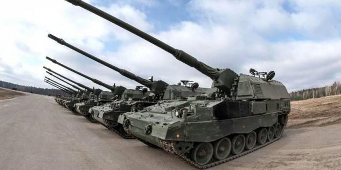 Ngoài ra Bộ Quốc phòng Đức còn phụ trách việc huấn luyện cho các pháo thủ Ukraine nhằm làm chủ loại pháo tự hành được đánh giá là tinh vi số một thế giới vào thời điểm hiện nay. Khóa đào tạo được thực hiện trên lãnh thổ Đức.