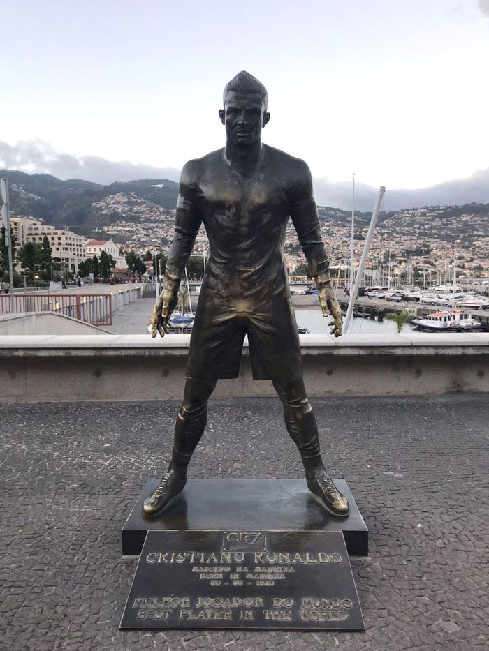 Bức tượng Ronaldo ở đảo Madeira, quê của siêu sao người Bồ Đào Nha