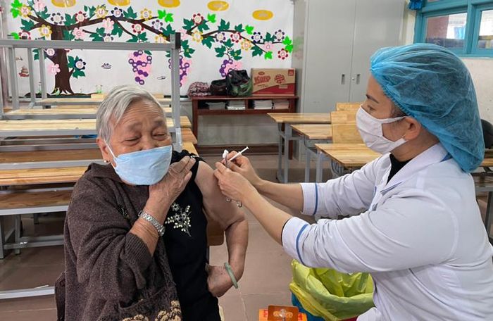 Tiêm vắc xin phòng Covid-19 tại TP Đà Lạt