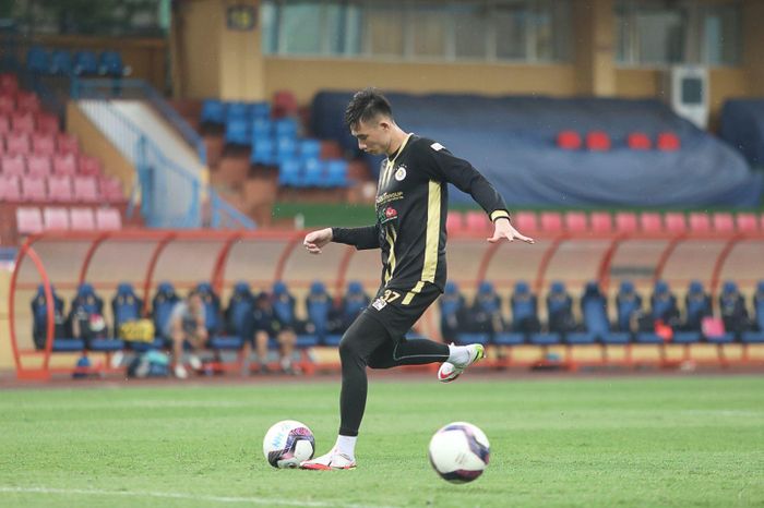 Thủ môn Quan Văn Chuẩn.
