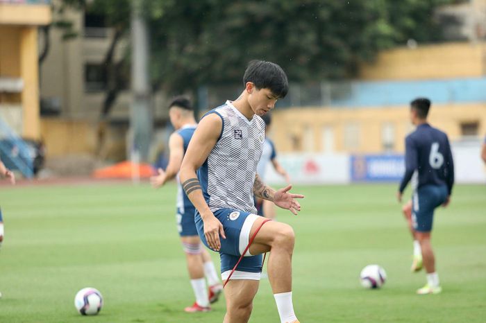 Đoàn Văn Hậu đã có trong danh sách các cầu thủ của Hà Nội FC khi có chuyến làm khách đến Nam Định trong trận đá bù vòng 3 V-League 2022 nhưng cuối cùng lại không được ra sân.